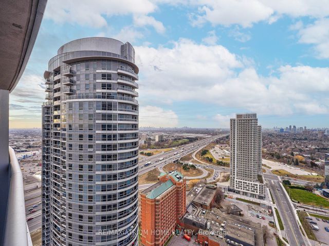 3422 - 135 Village Green Sq