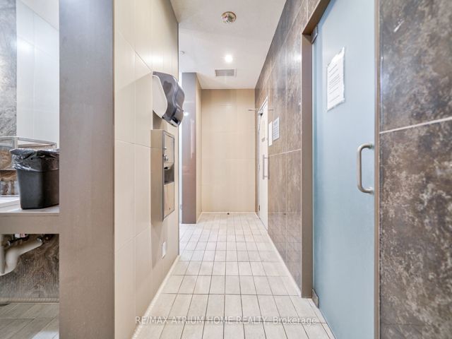 3422 - 135 Village Green Sq