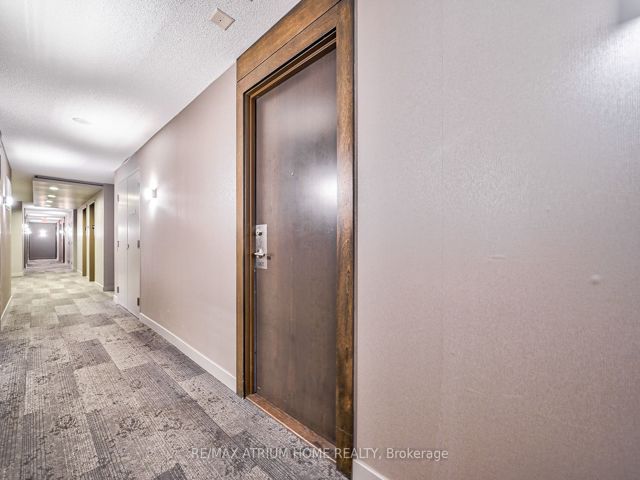 3422 - 135 Village Green Sq