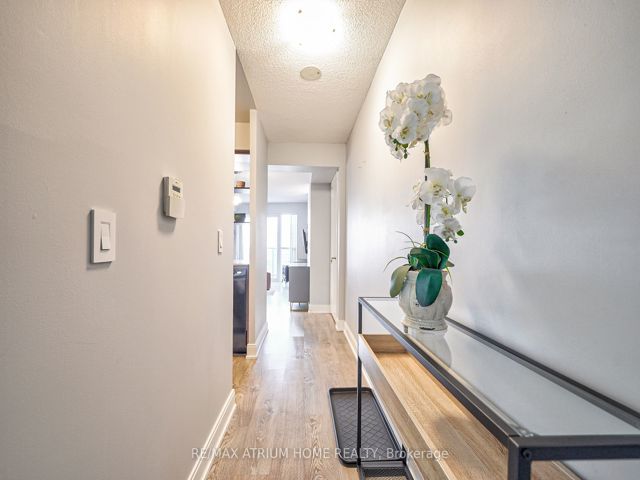 3422 - 135 Village Green Sq