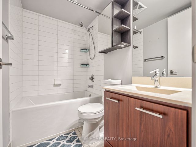 3422 - 135 Village Green Sq