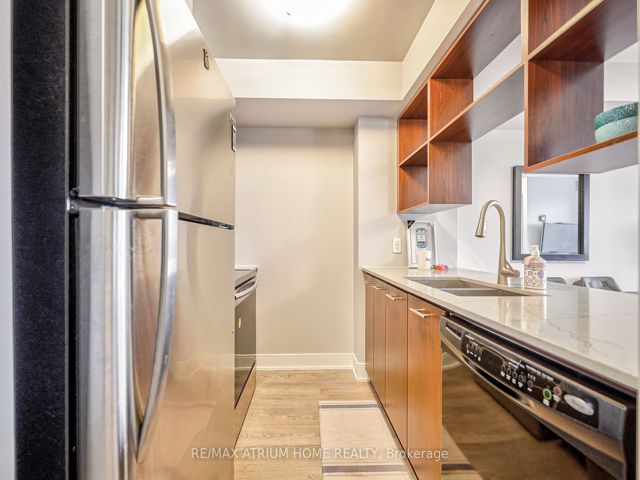 3422 - 135 Village Green Sq