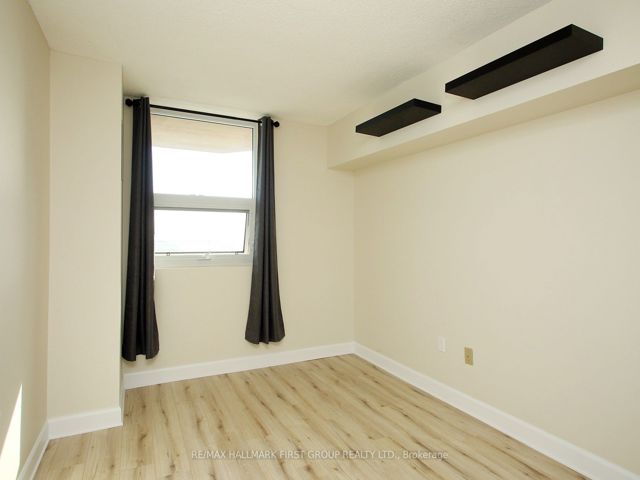 913 - 20 Dean Park Rd