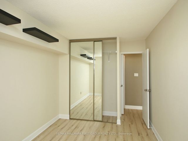 913 - 20 Dean Park Rd