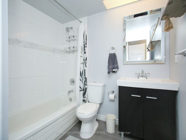 913 - 20 Dean Park Rd