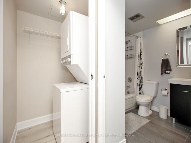 913 - 20 Dean Park Rd