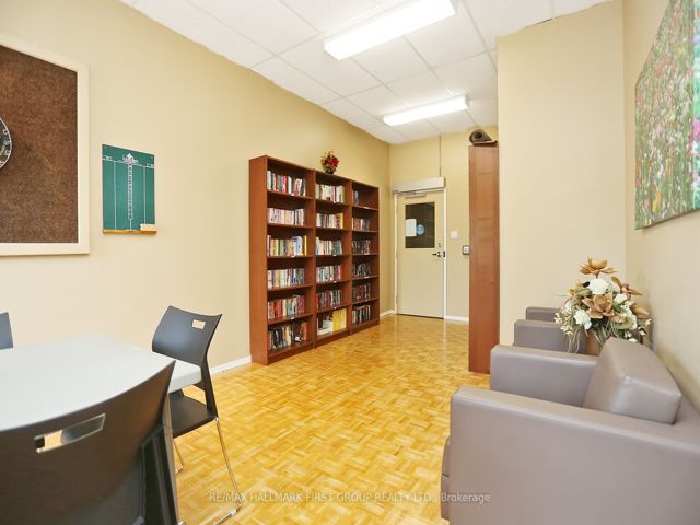 913 - 20 Dean Park Rd