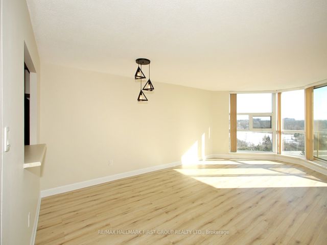 913 - 20 Dean Park Rd