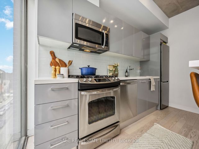 609 - 1201 Dundas St E