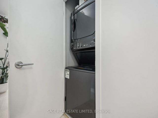 609 - 1201 Dundas St E