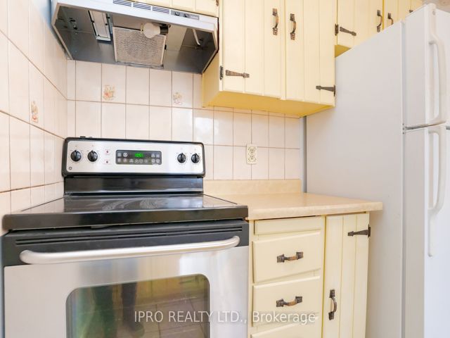 20 - 19 Celeste Dr
