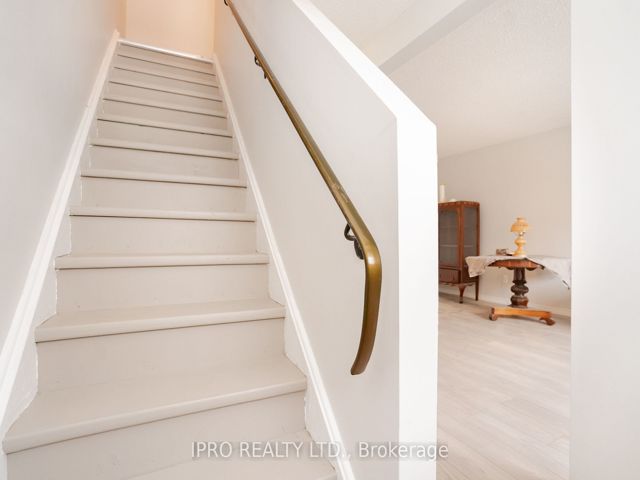 20 - 19 Celeste Dr