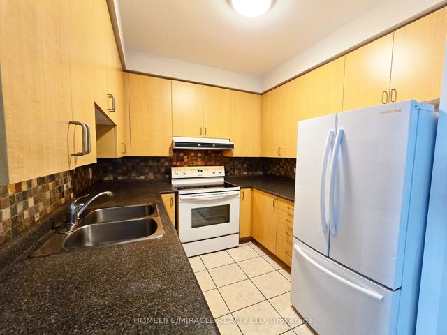 PH01 - 3650 Kingston Rd