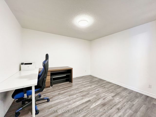 1404 - 275 Bamburgh Circ