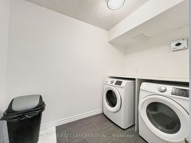 1404 - 275 Bamburgh Circ