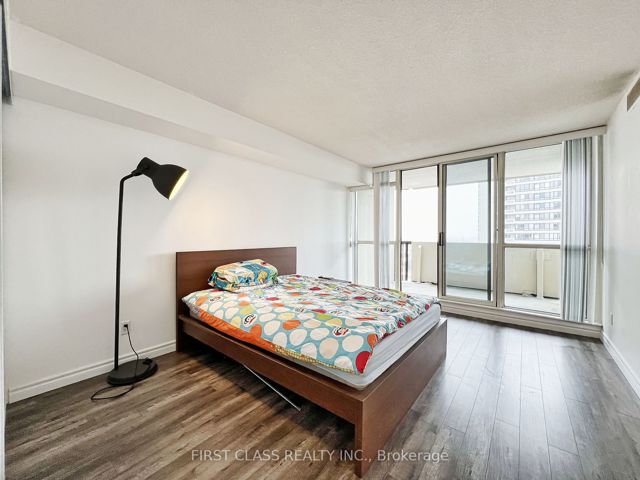 1404 - 275 Bamburgh Circ