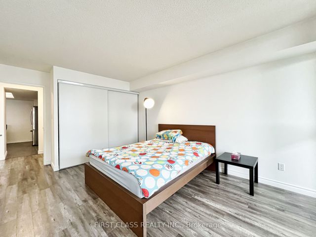 1404 - 275 Bamburgh Circ