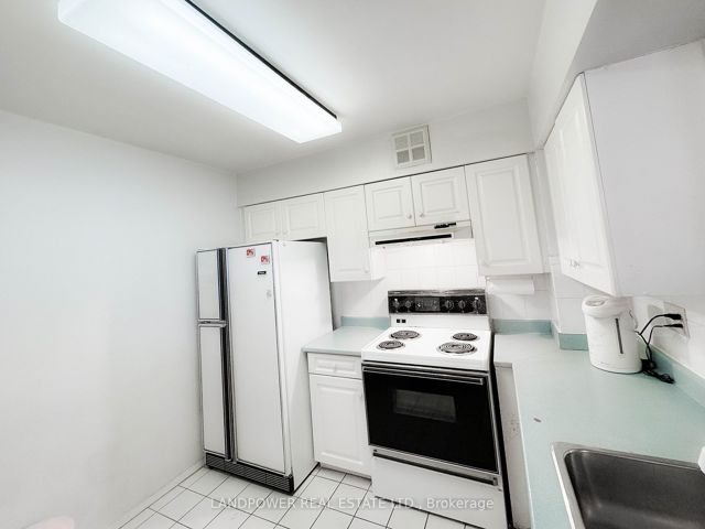 1205 - 175 Bamburgh Circ