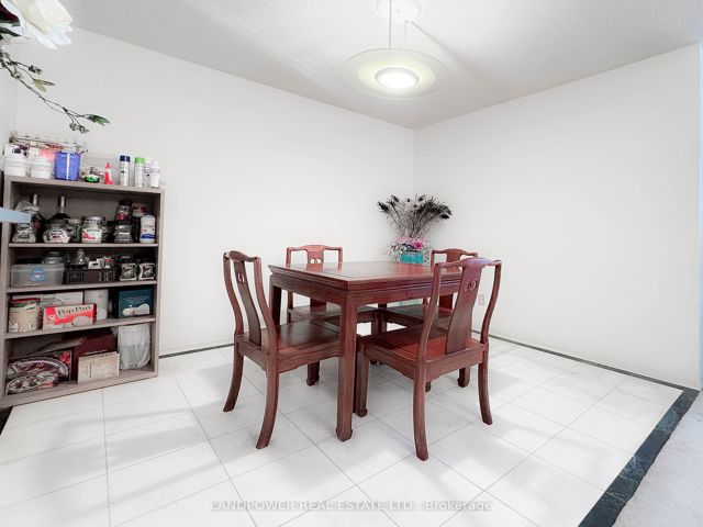 1205 - 175 Bamburgh Circ
