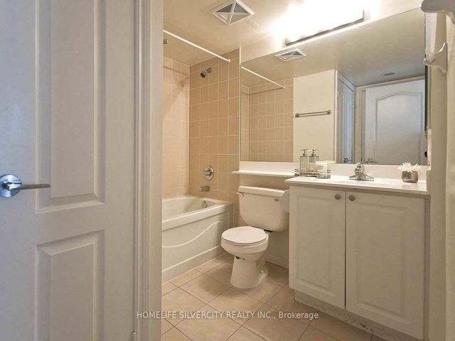 1105 - 70 Town Centre Crt N