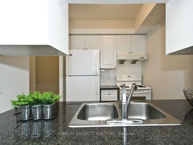 1105 - 70 Town Centre Crt N