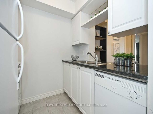 1105 - 70 Town Centre Crt N