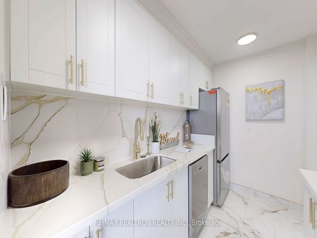1701 - 301 Prudential Dr