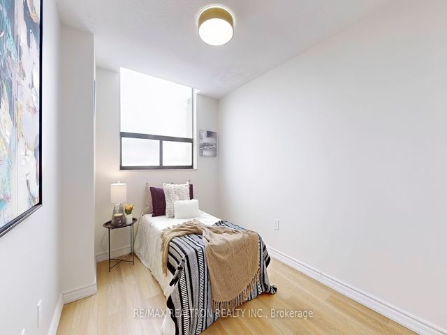 1701 - 301 Prudential Dr