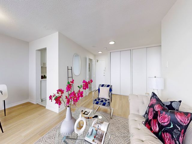 1701 - 301 Prudential Dr