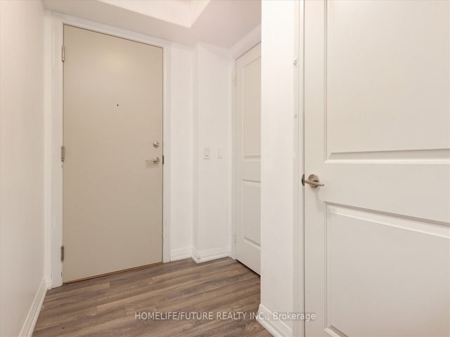 213 - 30 Meadowglen Pl