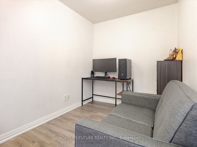 213 - 30 Meadowglen Pl