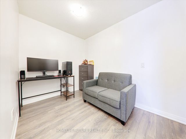 213 - 30 Meadowglen Pl