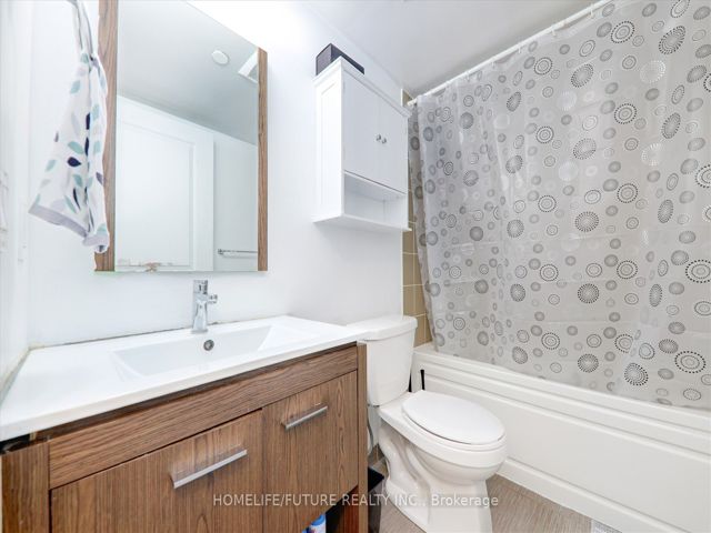 213 - 30 Meadowglen Pl