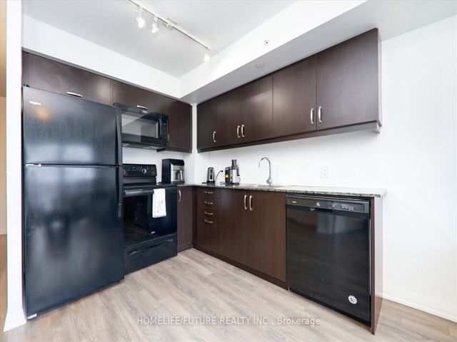 213 - 30 Meadowglen Pl