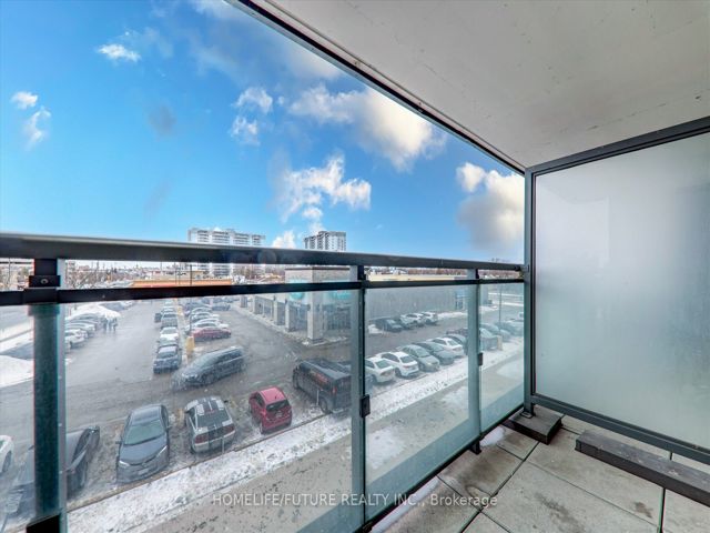 213 - 30 Meadowglen Pl