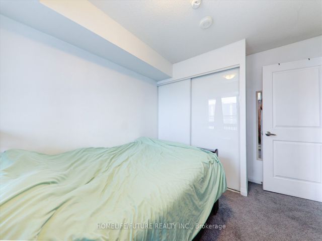 213 - 30 Meadowglen Pl