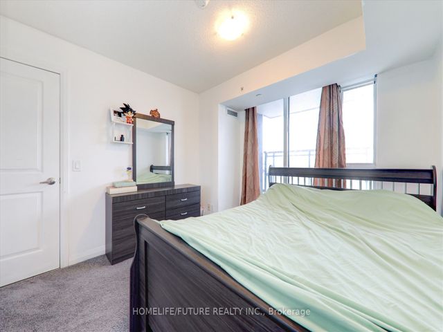 213 - 30 Meadowglen Pl