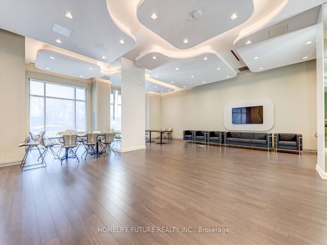 213 - 30 Meadowglen Pl