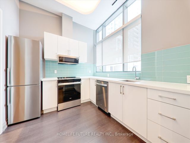 213 - 30 Meadowglen Pl