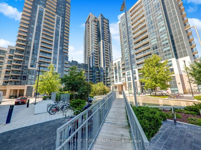 213 - 30 Meadowglen Pl