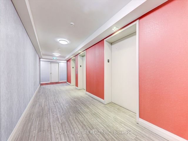 213 - 30 Meadowglen Pl