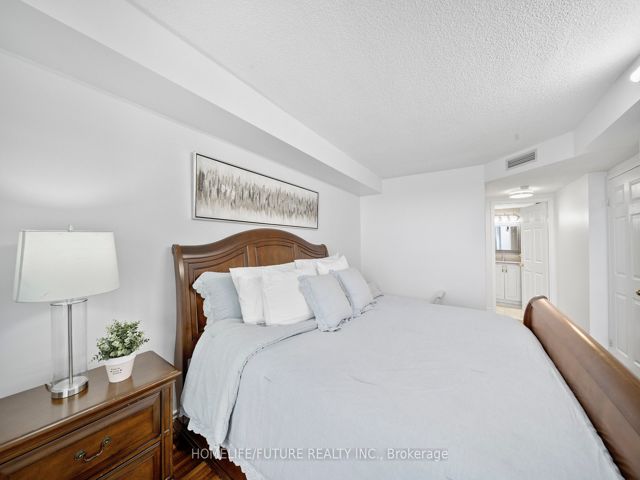 1516 - 4725 Sheppard Ave E