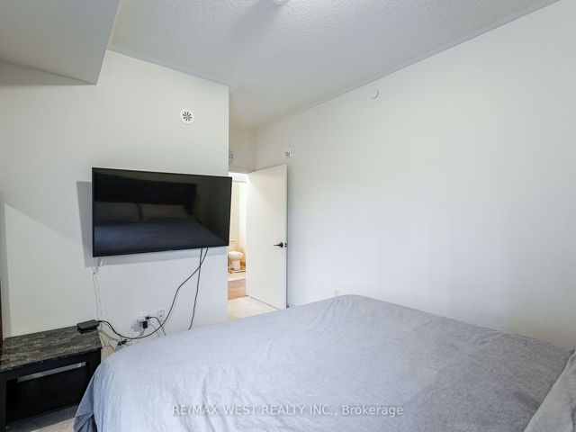 309 - 5131 Sheppard Ave E