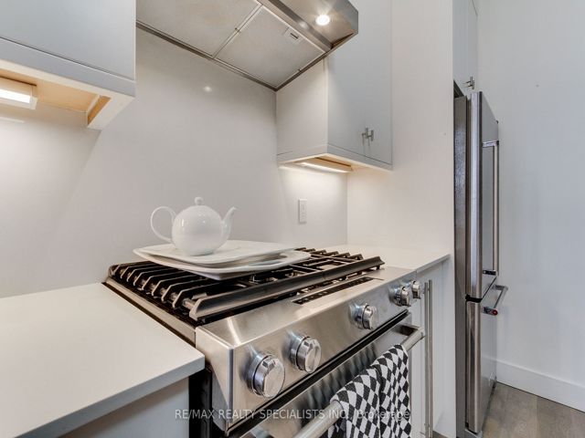 204 - 1842 Queen St E