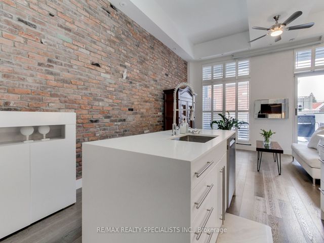 204 - 1842 Queen St E