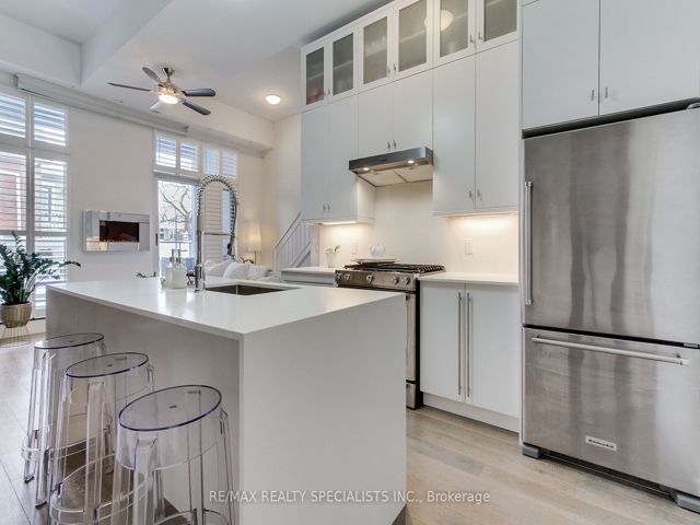 204 - 1842 Queen St E