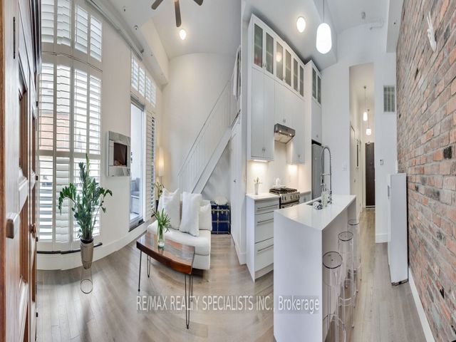 204 - 1842 Queen St E