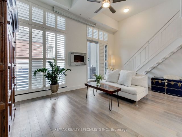 204 - 1842 Queen St E