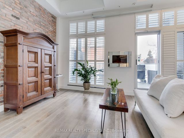 204 - 1842 Queen St E