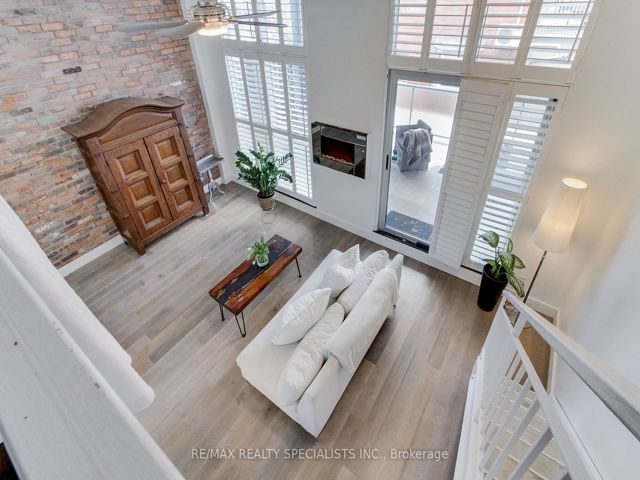 204 - 1842 Queen St E
